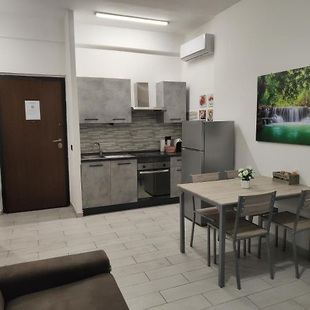 Casa Trezza Lägenhet Latina Exteriör bild