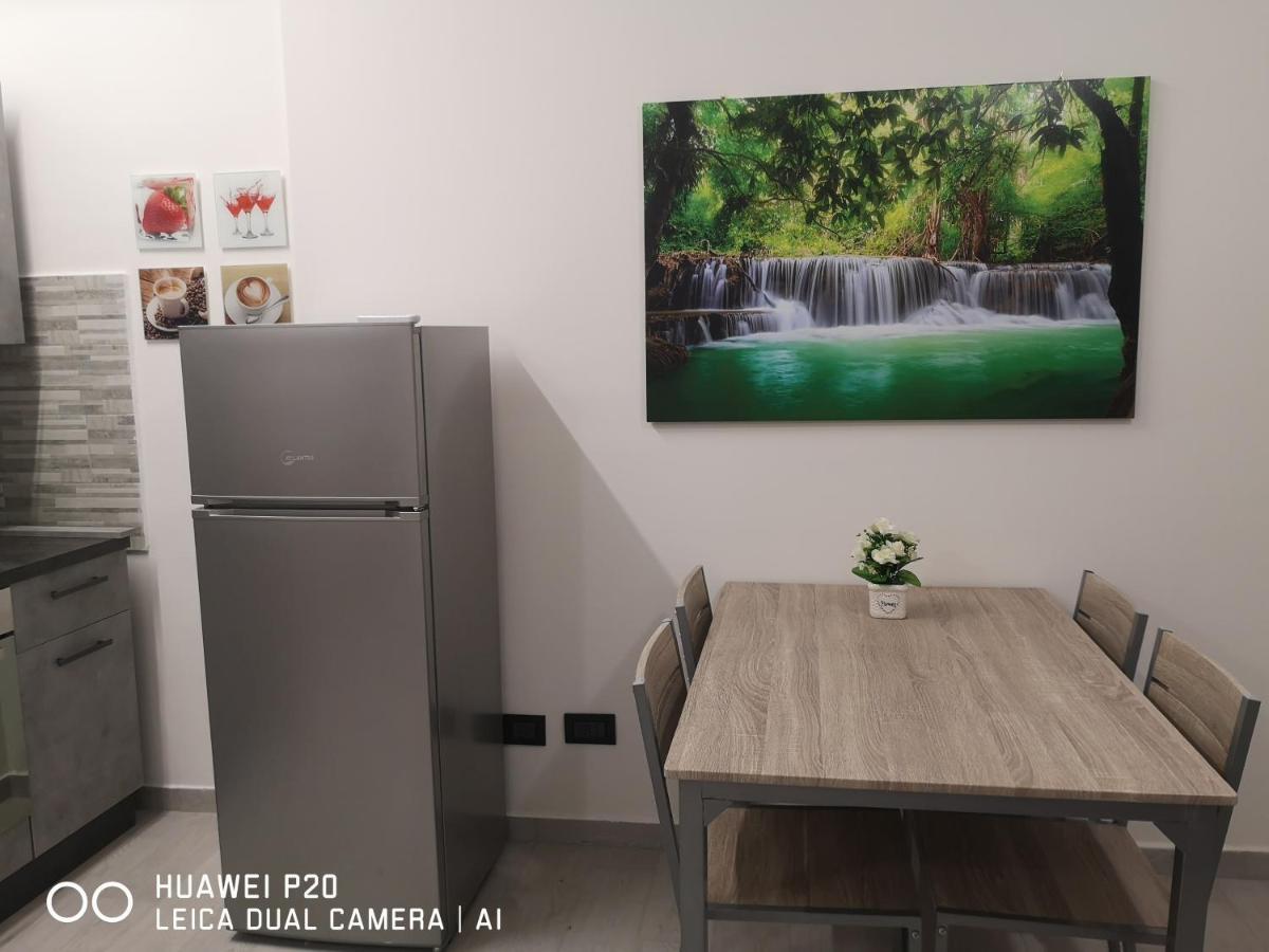 Casa Trezza Lägenhet Latina Exteriör bild