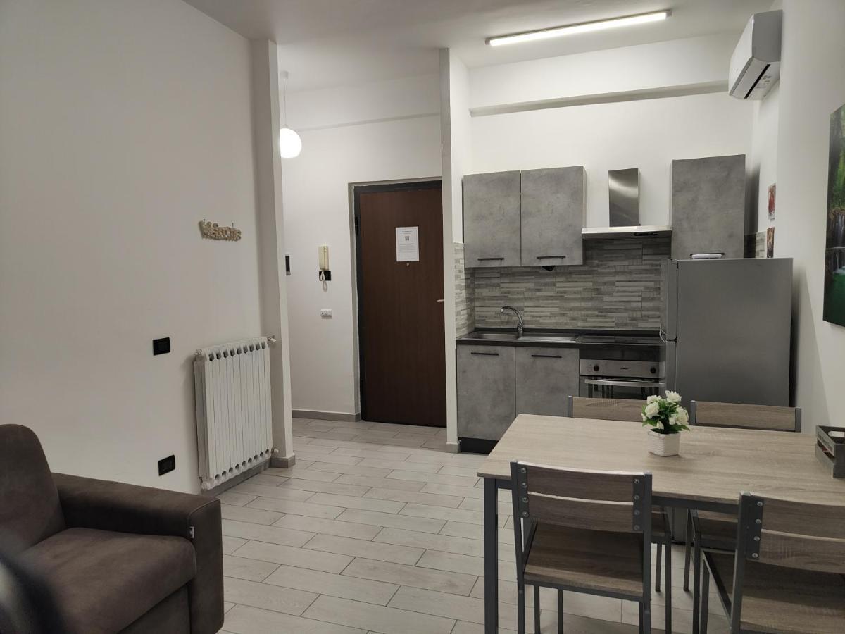 Casa Trezza Lägenhet Latina Exteriör bild