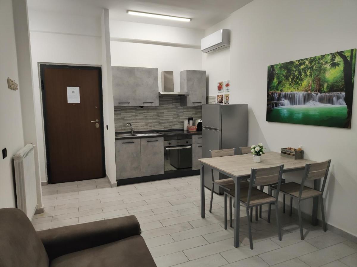 Casa Trezza Lägenhet Latina Exteriör bild